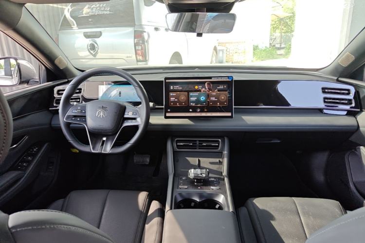 Used BYD Qin L 2024 DM-i 80KM Beyond Model Center Console