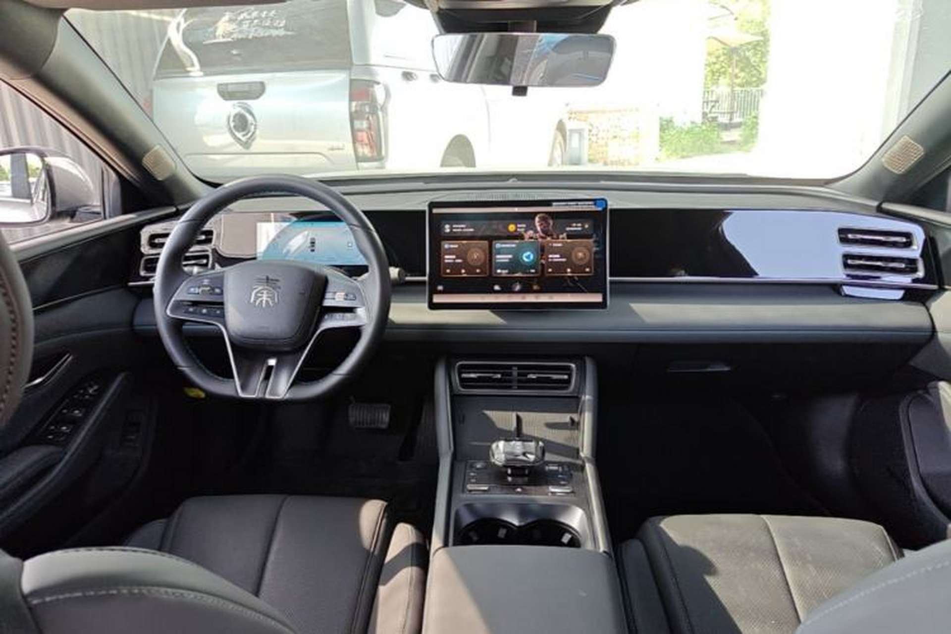 Used BYD Qin L 2024 DM-i 80KM Beyond Model Center Console