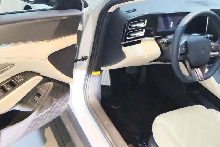 Used BYD Qin L 2024 DM-i 120KM Excellence Model Driver Seat