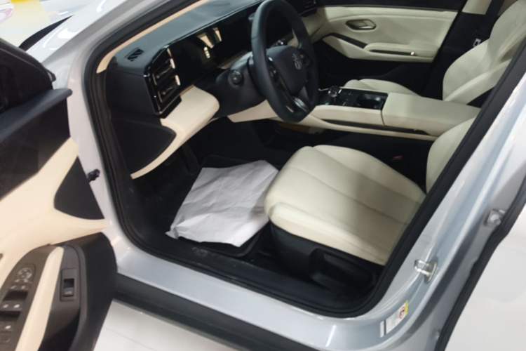 Used BYD Qin L 2024 DM-i 80KM Leading Model Driver Seat