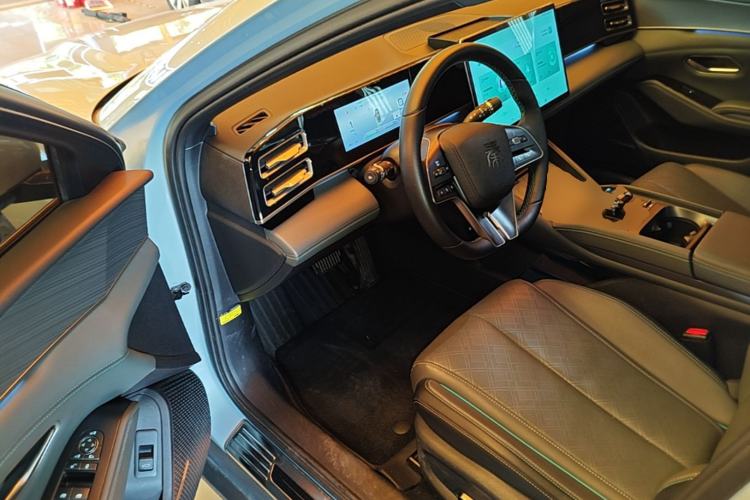 Used BYD Qin L 2024 DM-i 120KM Excellence Model Driver Seat