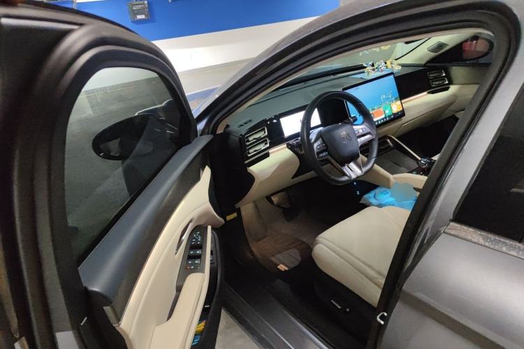 Used BYD Qin L 2024 DM-i 120KM Excellence Model Driver Seat