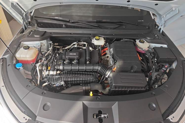 Used BYD Qin L 2024 DM-i 120KM Leading Model Engine Bay