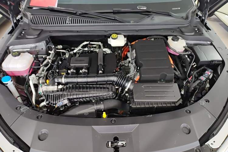 Used BYD Qin L 2024 DM-i 120KM Leading Model Engine Bay