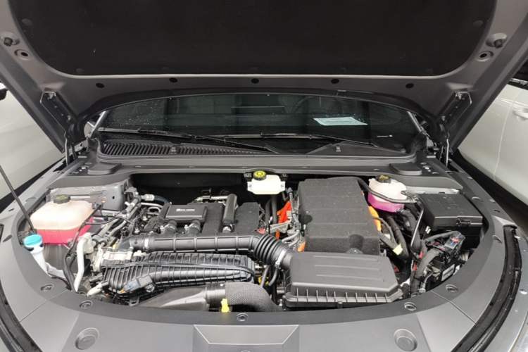 Used BYD Qin L 2024 DM-i 120KM Leading Model Engine Bay