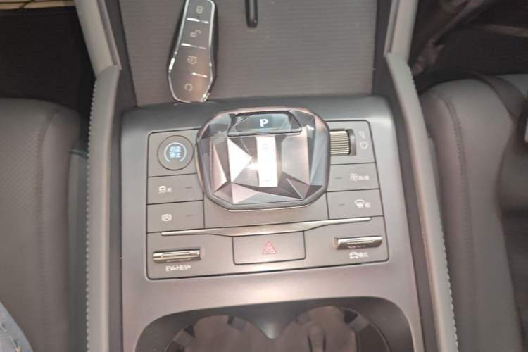 Used BYD Qin L 2024 DM-i 120KM Leading Model Gear Lever