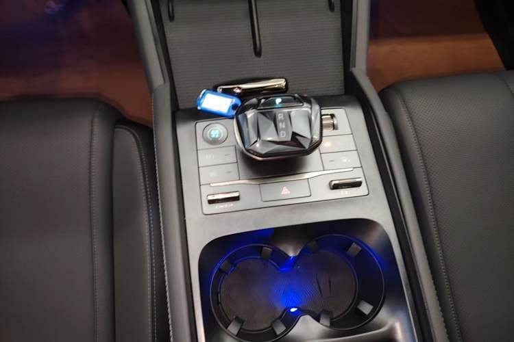 Used BYD Qin L 2024 DM-i 120KM Leading Model Gear Lever