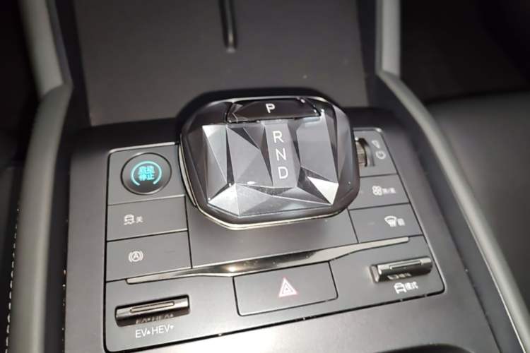 Used BYD Qin L 2024 DM-i 120KM Leading Model Gear Lever