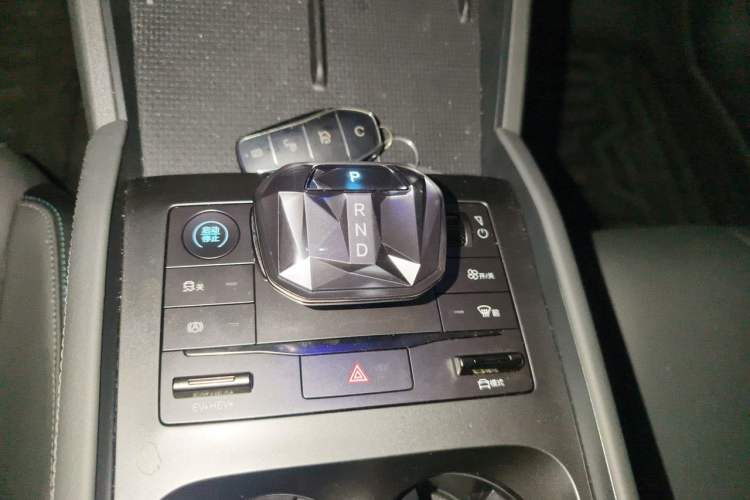 Used BYD Qin L 2024 DM-i 80KM Leading Model Gear Lever