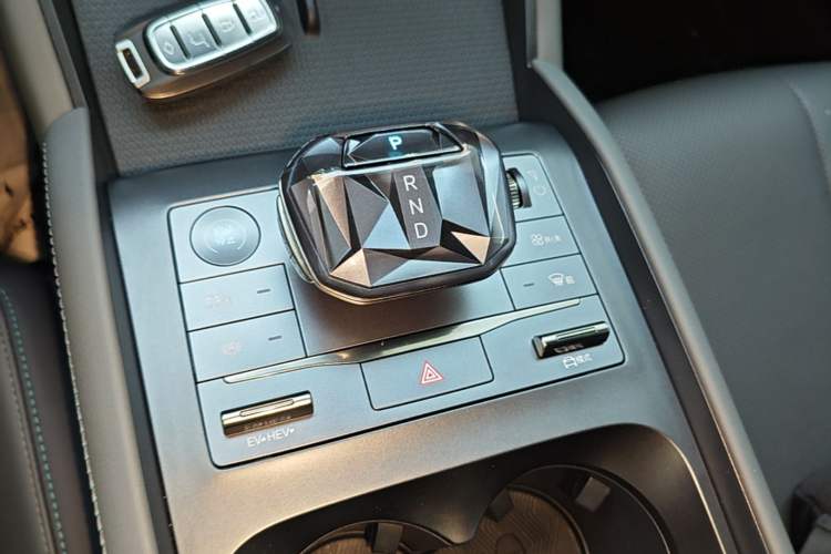 Used BYD Qin L 2024 DM-i 120KM Leading Model Gear Lever