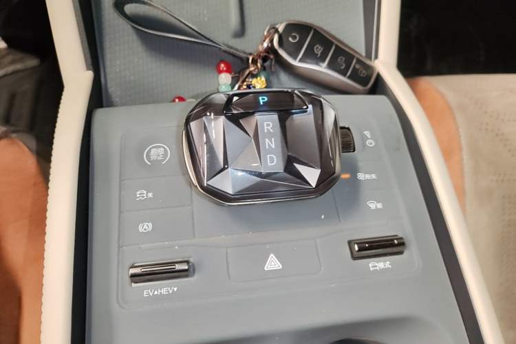 Used BYD Qin L 2024 DM-i 80KM Beyond Model Gear Lever
