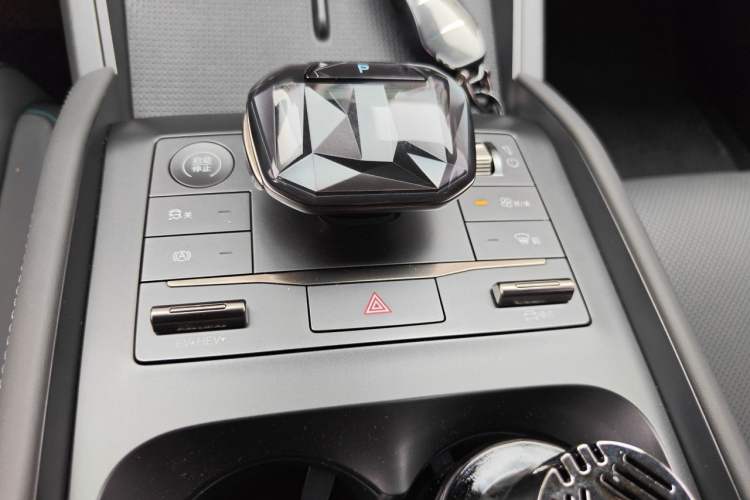Used BYD Qin L 2024 DM-i 80KM Leading Model Gear Lever