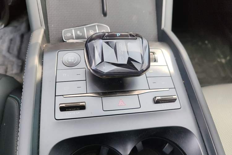 Used BYD Qin L 2024 DM-i 120KM Leading Model Gear Lever