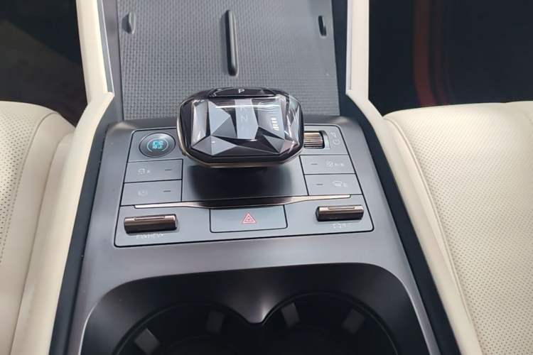 Used BYD Qin L 2024 DM-i 80KM Beyond Model Gear Lever