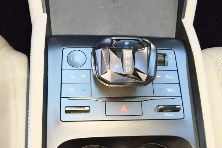 Used BYD Qin L 2024 DM-i 120KM Excellence Model Gear Lever