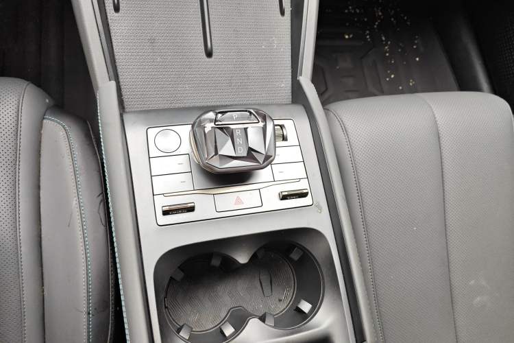 Used BYD Qin L 2024 DM-i 80KM Leading Model Gear Lever