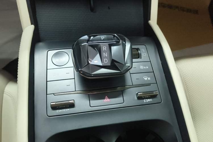 Used BYD Qin L 2024 DM-i 80KM Leading Model Gear Lever