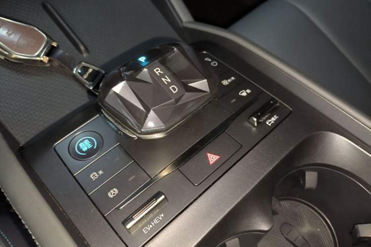 Used BYD Qin L 2024 DM-i 120KM Leading Model Gear Lever