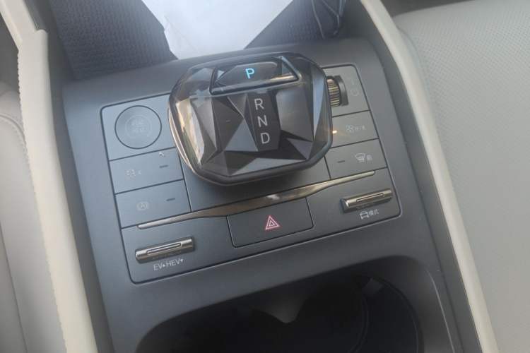 Used BYD Qin L 2024 DM-i 80KM Leading Model Gear Lever