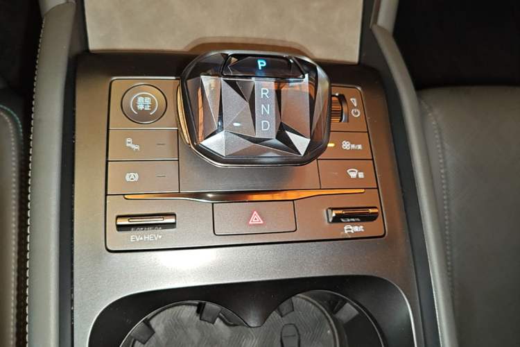 Used BYD Qin L 2024 DM-i 120KM Excellence Model Gear Lever