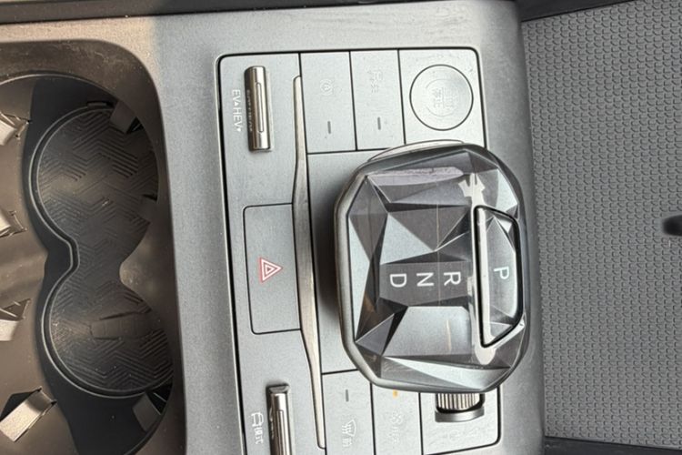 Used BYD Qin L 2024 DM-i 120KM Leading Model Gear Lever