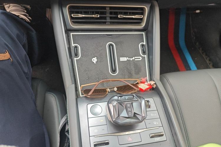 Used BYD Qin L 2024 DM-i 120KM Leading Model Gear Lever