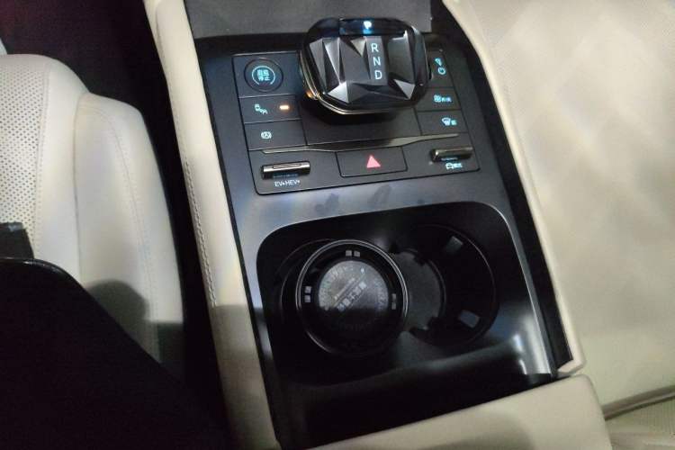 Used BYD Qin L 2024 DM-i 120KM Excellence Model Gear Lever