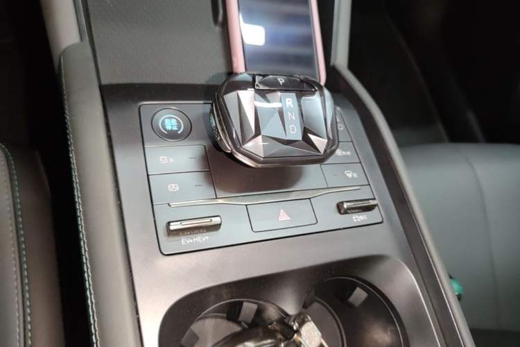 Used BYD Qin L 2024 DM-i 120KM Leading Model Gear Lever