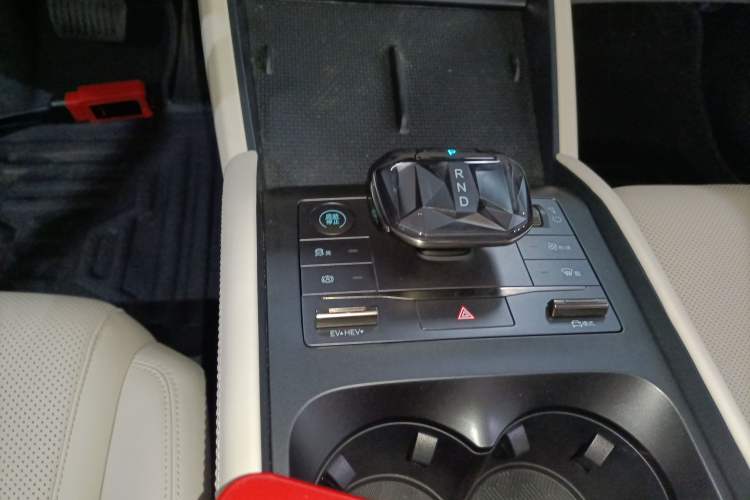Used BYD Qin L 2024 DM-i 80KM Leading Model Gear Lever