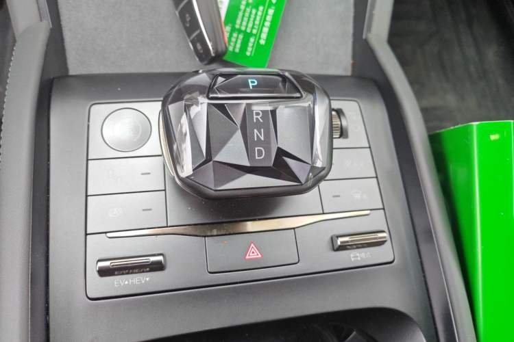 Used BYD Qin L 2024 DM-i 120KM Excellence Model Gear Lever