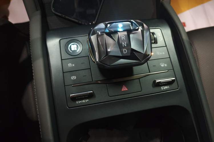 Used BYD Qin L 2024 DM-i 120KM Leading Model Gear Lever