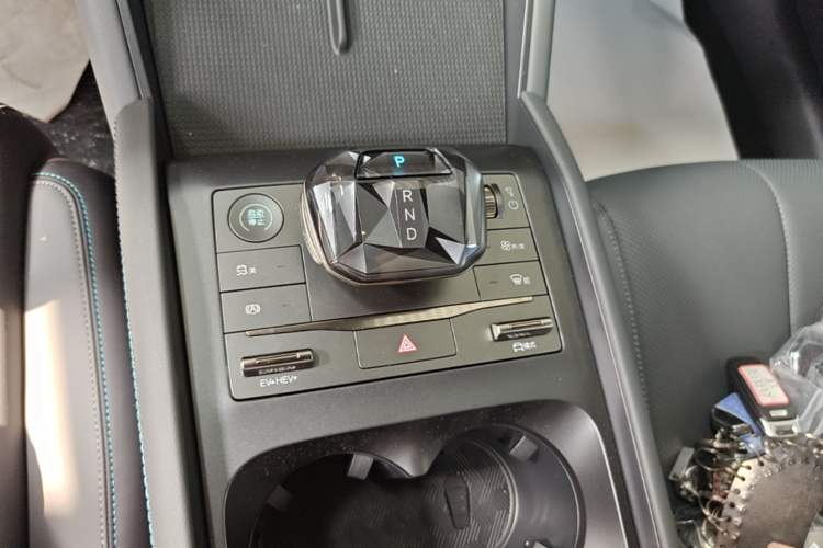 Used BYD Qin L 2024 DM-i 120KM Leading Model Gear Lever