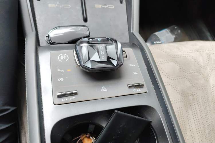 Used BYD Qin L 2024 DM-i 120KM Beyond Model Gear Lever
