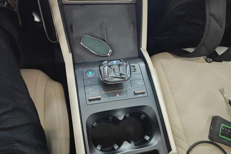 Used BYD Qin L 2024 DM-i 120KM Excellence Model Gear Lever