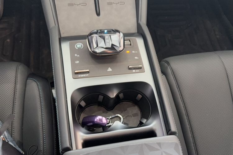 Used BYD Qin L 2024 DM-i 120KM Beyond Model Gear Lever