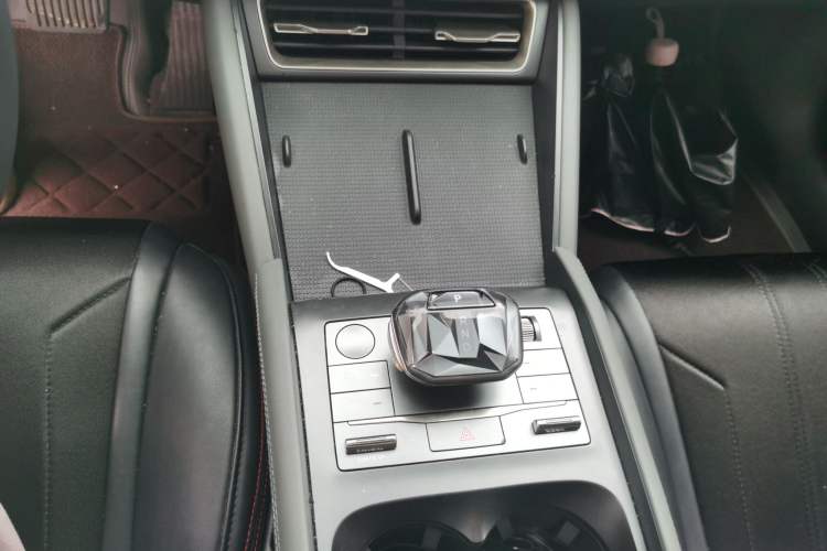 Used BYD Qin L 2024 DM-i 120KM Beyond Model Gear Lever