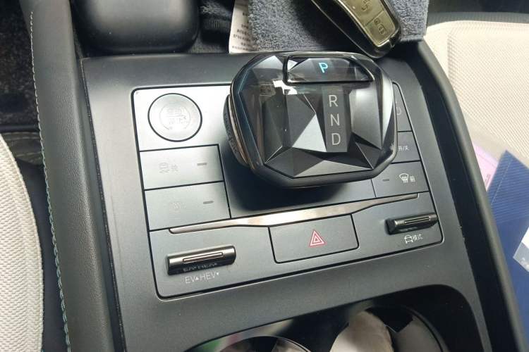 Used BYD Qin L 2024 DM-i 80KM Beyond Model Gear Lever