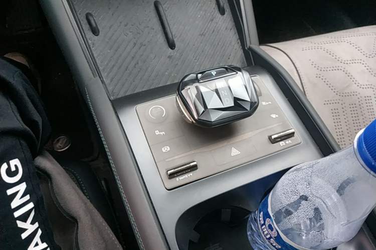Used BYD Qin L 2024 DM-i 120KM Excellence Model Gear Lever