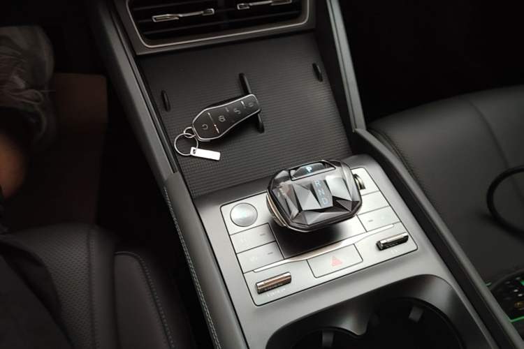 Used BYD Qin L 2024 DM-i 80KM Leading Model Gear Lever