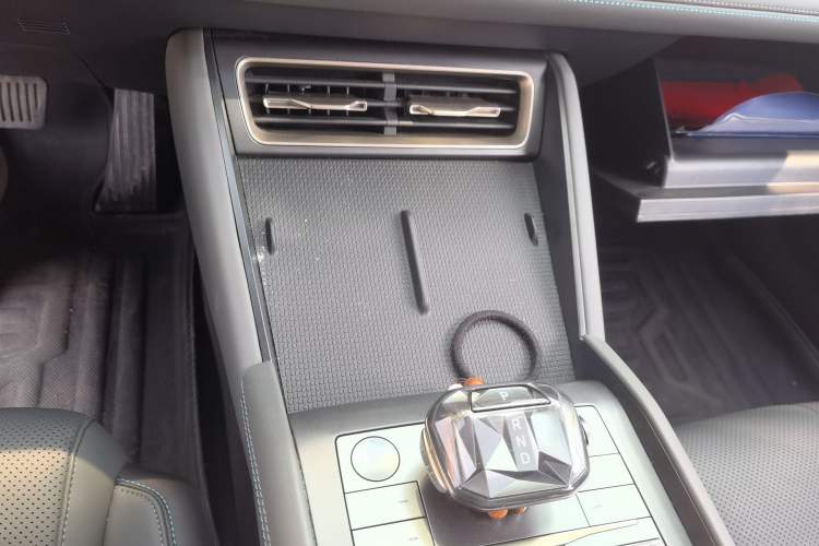 Used BYD Qin L 2024 DM-i 120KM Leading Model Gear Lever