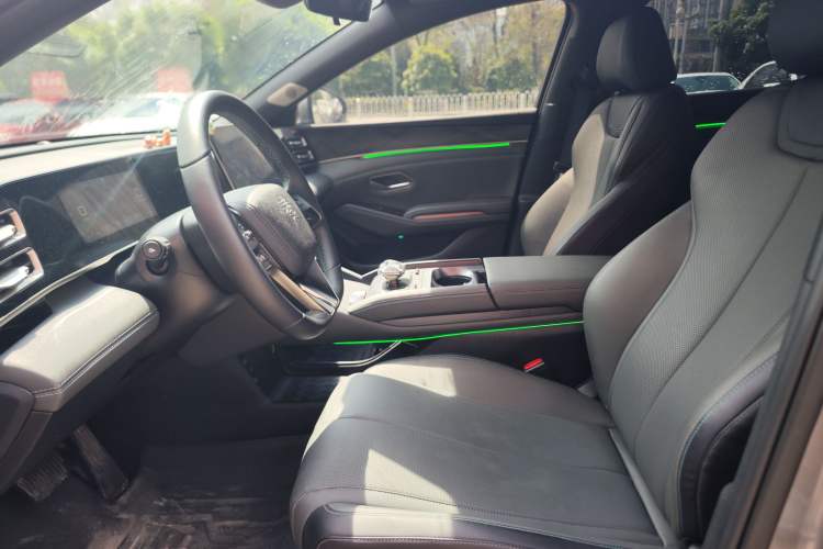 Used BYD Qin L 2024 DM-i 80KM Beyond Model Interior 1