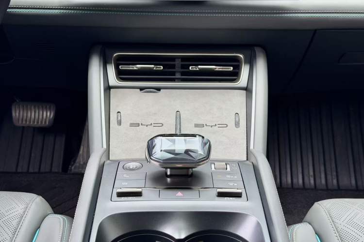 Used BYD Qin L 2024 DM-i 120KM Excellence Model Interior 4