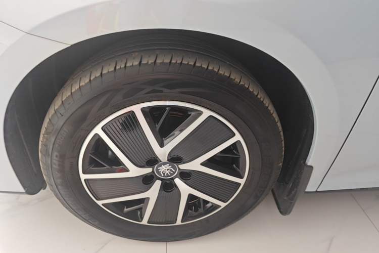 Used BYD Qin L 2024 DM-i 120KM Leading Model Left Front Wheel Hub
