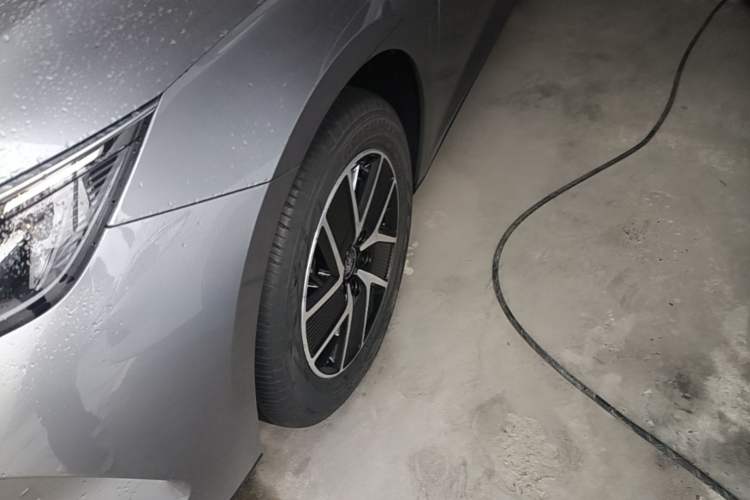 Used BYD Qin L 2024 DM-i 120KM Leading Model Left Front Wheel Hub