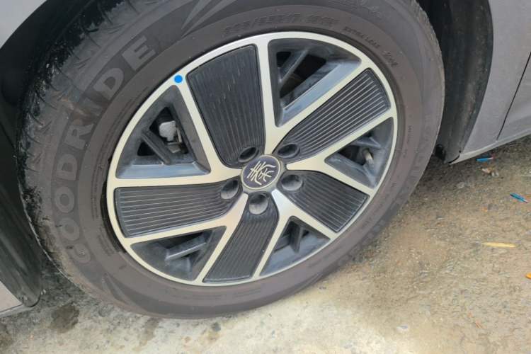 Used BYD Qin L 2024 DM-i 80KM Beyond Model Left Front Wheel Hub