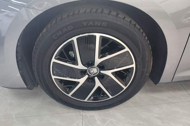Used BYD Qin L 2024 DM-i 80KM Beyond Model Left Front Wheel Hub