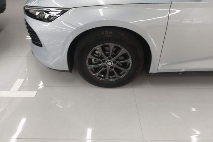 Used BYD Qin L 2024 DM-i 80KM Leading Model Left Front Wheel Hub