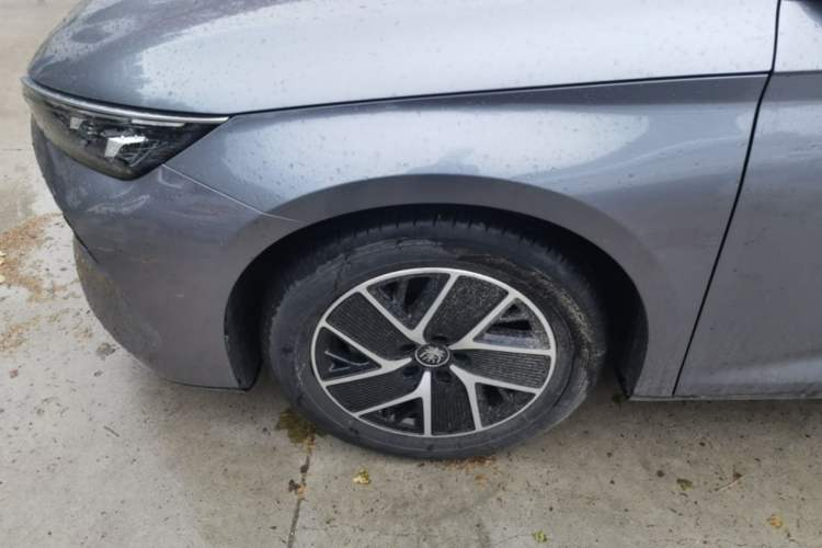 Used BYD Qin L 2024 DM-i 80KM Beyond Model Left Front Wheel Hub
