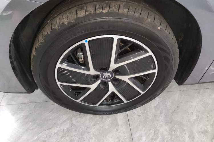 Used BYD Qin L 2024 DM-i 120KM Leading Model Left Front Wheel Hub