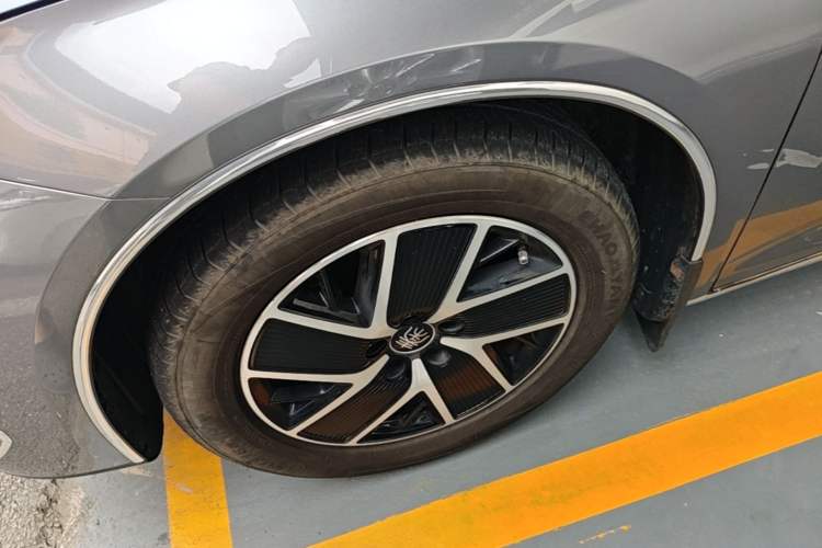 Used BYD Qin L 2024 DM-i 120KM Leading Model Left Front Wheel Hub